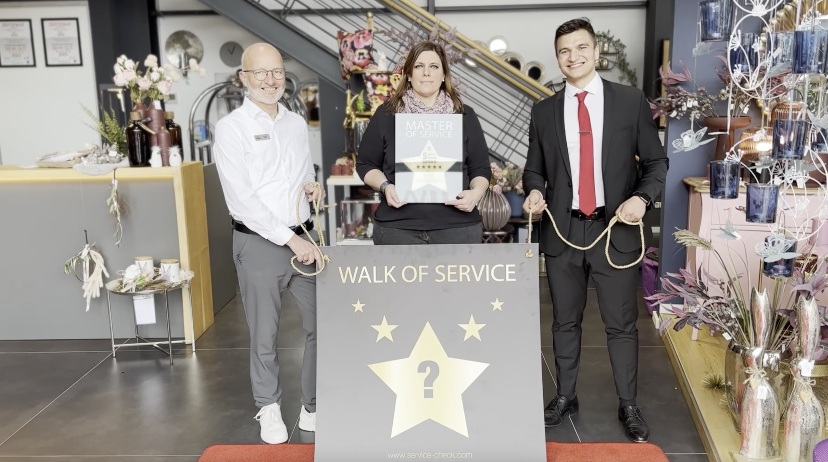 Feierliche Enthüllung des "Walk-of-Service"-Stern bei Möbel Lenz in Bergisch Gladbach