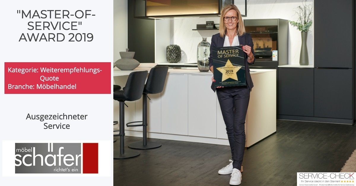 Möbel Schäfer - Geschäftsführerin Svenja Hennig empfängt stolz den "Master-of-Service" Award 2019