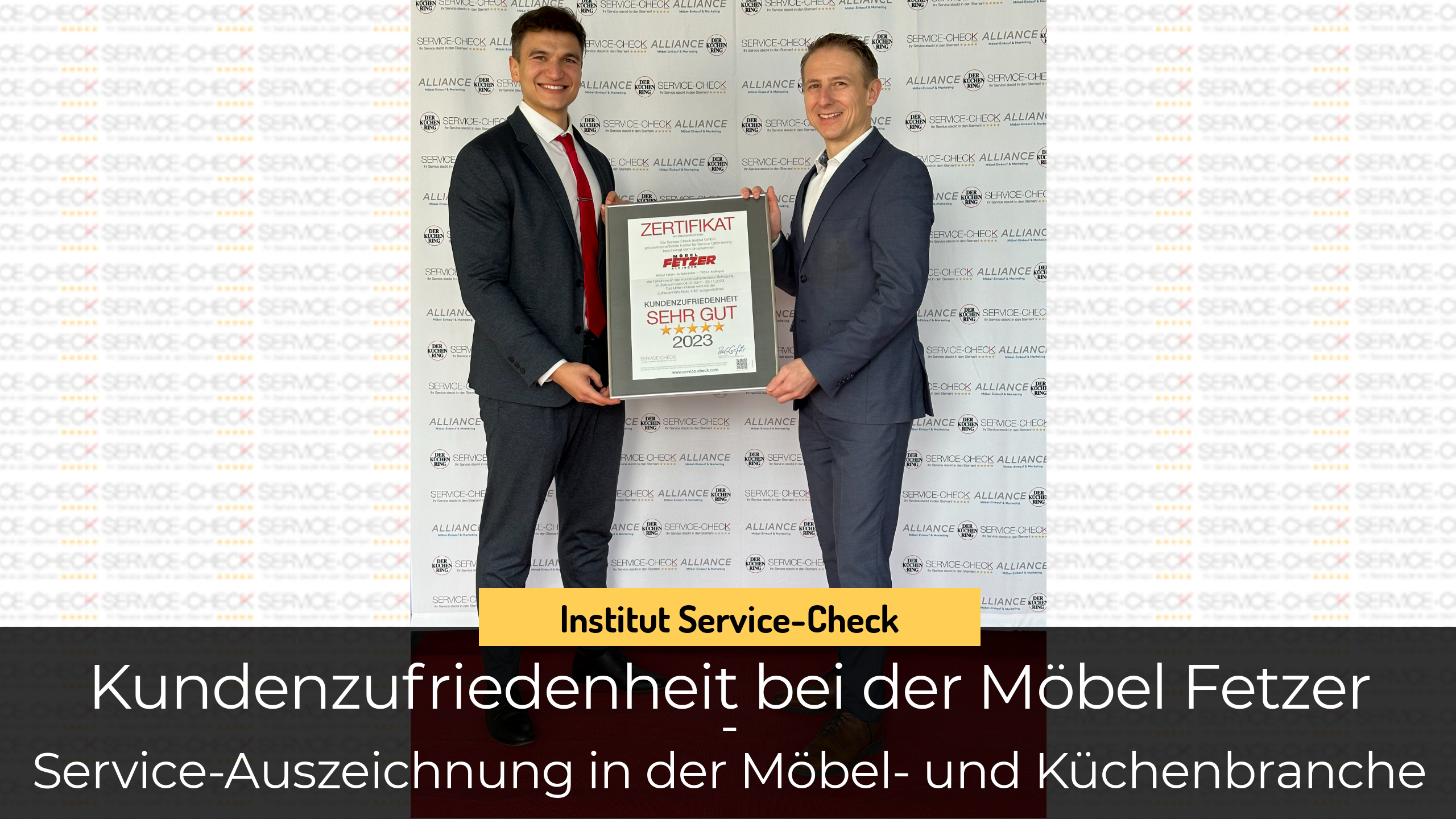 Feierliche Auszeichnung von Möbel Fetzer mit dem Service-Check Siegel 2023 auf der Alliance-Ordermesse in Rheinbach (Personen von l.n.r.: Pablo C. Gräfrath - Geschäftsführer Institut Service-Check, Heiko Fetzer - Geschäftsführer Möbel Fetzer)