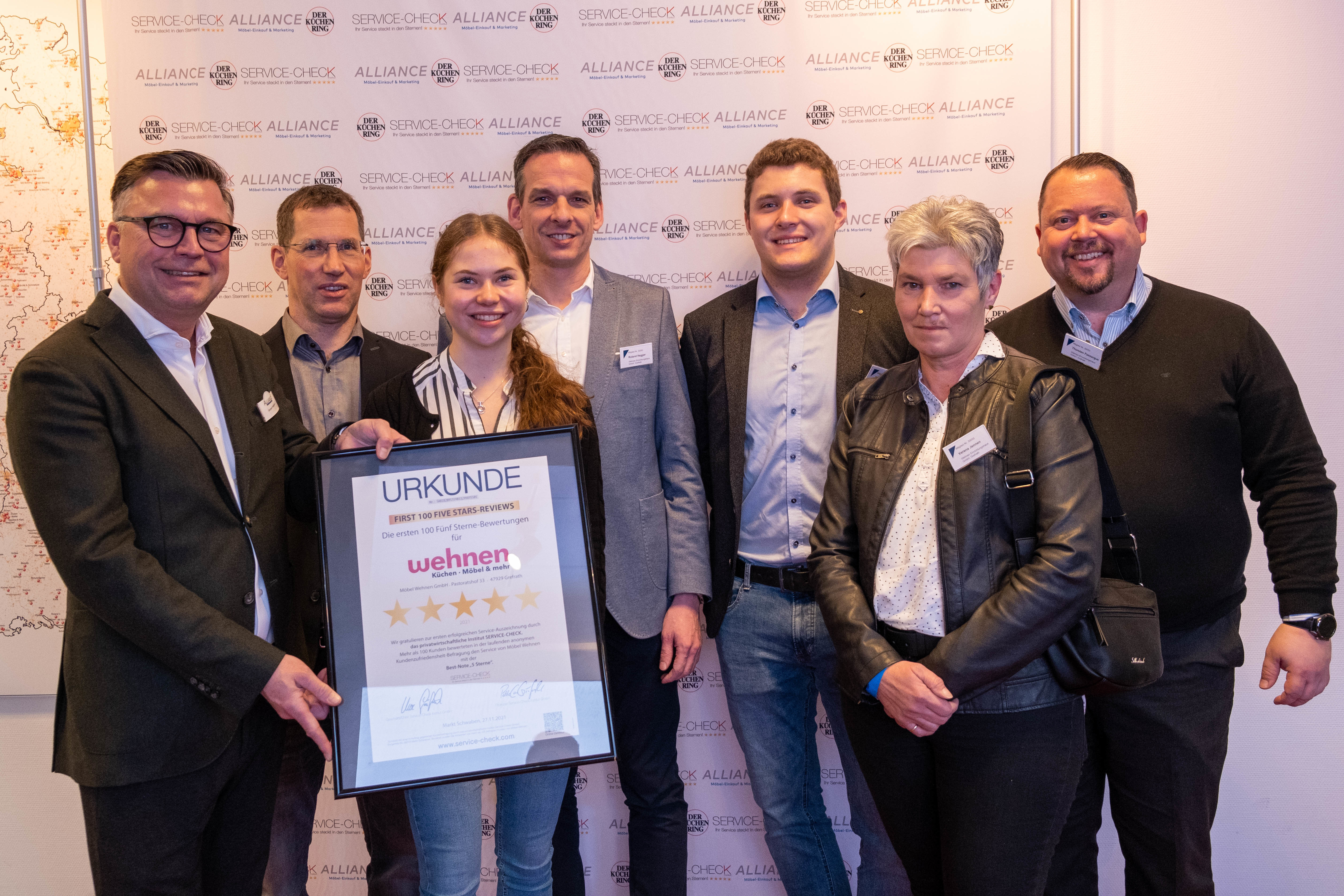 Das Team von Möbel Wehnen ist stolz auf die besondere Service-Auszeichnung